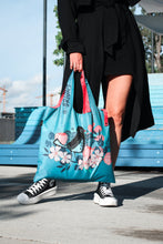 Lade das Bild in den Galerie-Viewer, Floral Bird Shopping Bag By Rosehip
